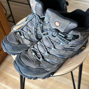 Merrells womens hiking boot size 6